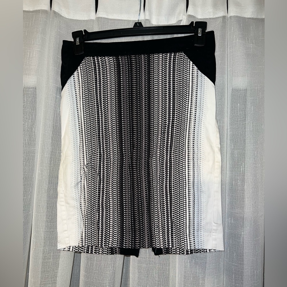Size 8 fun print pencil skirt